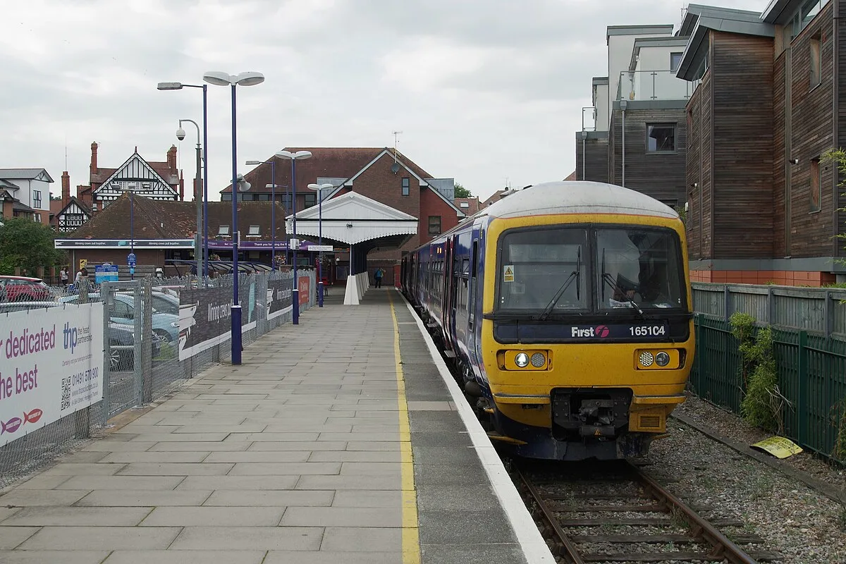 A GWR train at Henley-on-Thames station on the branch line from Twyford
